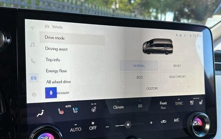 Lexus LM, 2025 год, 21 990 000 рублей, 9 фотография