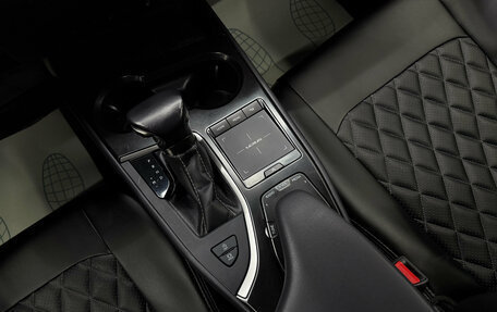 Lexus UX I, 2021 год, 3 050 000 рублей, 13 фотография