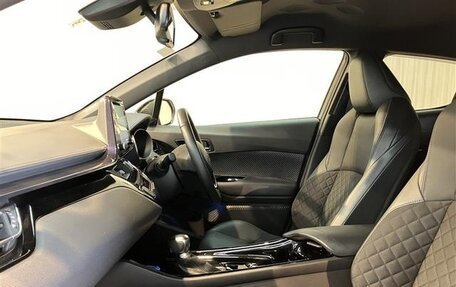 Toyota C-HR I рестайлинг, 2022 год, 1 690 000 рублей, 5 фотография