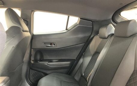 Toyota C-HR I рестайлинг, 2022 год, 1 690 000 рублей, 10 фотография