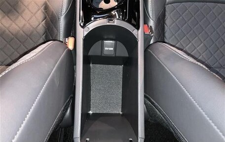 Toyota C-HR I рестайлинг, 2022 год, 1 690 000 рублей, 8 фотография