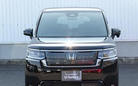 Honda Stepwgn, 2022 год, 1 900 000 рублей, 2 фотография