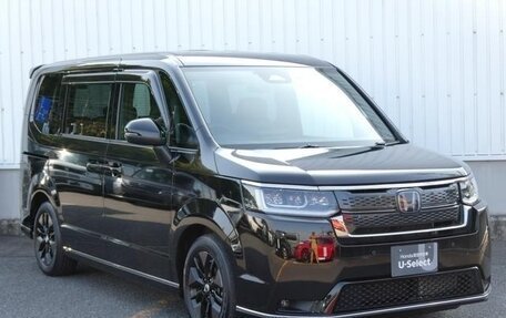 Honda Stepwgn, 2022 год, 1 900 000 рублей, 3 фотография