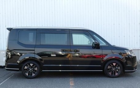 Honda Stepwgn, 2022 год, 1 900 000 рублей, 8 фотография