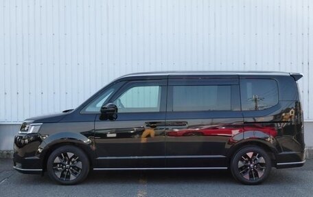 Honda Stepwgn, 2022 год, 1 900 000 рублей, 9 фотография