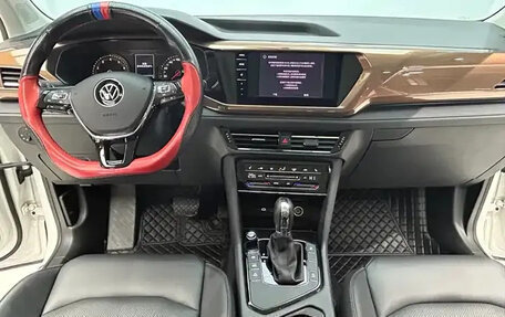 Volkswagen Tiguan II, 2021 год, 1 500 121 рублей, 2 фотография