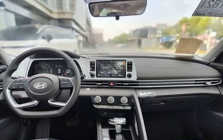 Hyundai Elantra, 2024 год, 2 070 000 рублей, 11 фотография