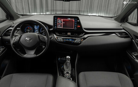 Toyota C-HR I рестайлинг, 2020 год, 2 890 000 рублей, 10 фотография