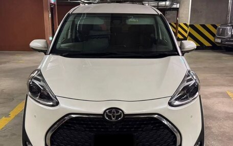 Toyota Sienta II, 2021 год, 1 420 100 рублей, 1 фотография