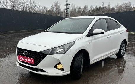 Hyundai Solaris II рестайлинг, 2021 год, 1 550 000 рублей, 1 фотография