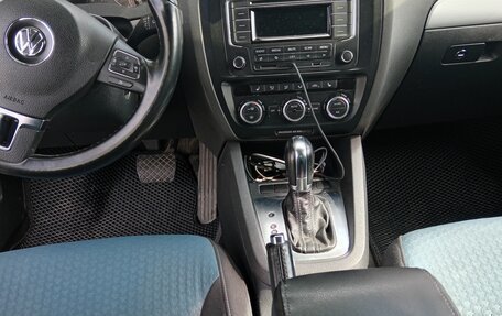 Volkswagen Jetta VI, 2013 год, 1 000 000 рублей, 10 фотография