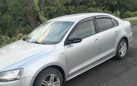 Volkswagen Jetta VI, 2013 год, 1 000 000 рублей, 2 фотография