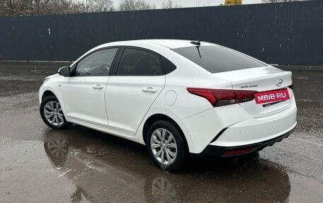 Hyundai Solaris II рестайлинг, 2021 год, 1 550 000 рублей, 2 фотография