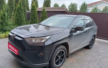 Toyota RAV4, 2021 год, 3 650 000 рублей, 2 фотография