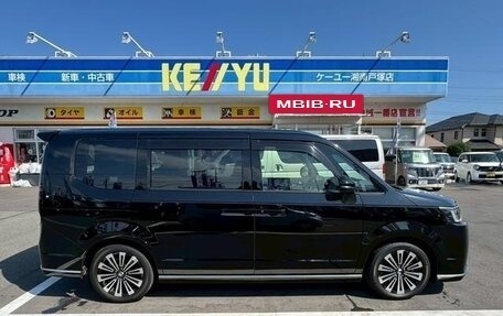 Honda Stepwgn, 2022 год, 2 070 000 рублей, 3 фотография