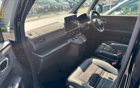 Honda Stepwgn, 2022 год, 2 070 000 рублей, 18 фотография