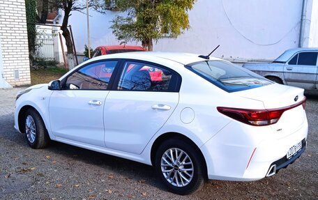 KIA Rio IV, 2021 год, 1 820 000 рублей, 3 фотография