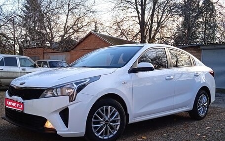 KIA Rio IV, 2021 год, 1 820 000 рублей, 1 фотография