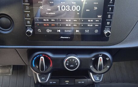 KIA Rio IV, 2021 год, 1 820 000 рублей, 28 фотография