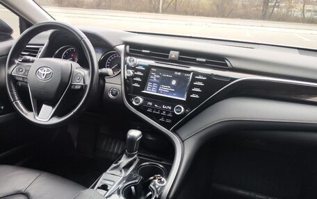 Toyota Camry, 2018 год, 2 950 000 рублей, 7 фотография