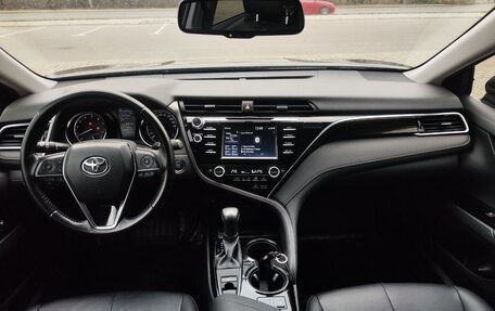 Toyota Camry, 2018 год, 2 950 000 рублей, 6 фотография