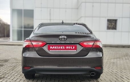 Toyota Camry, 2018 год, 2 950 000 рублей, 5 фотография