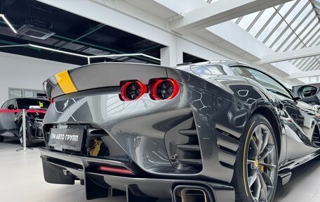 Ferrari 812, 2022 год, 200 000 000 рублей, 14 фотография