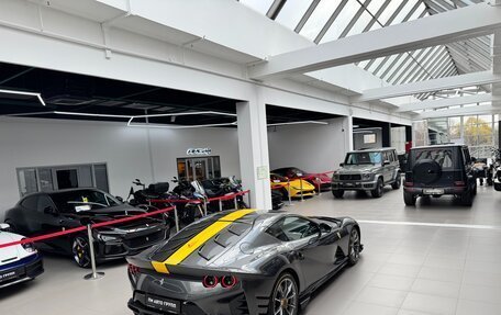 Ferrari 812, 2022 год, 200 000 000 рублей, 37 фотография