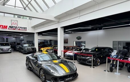 Ferrari 812, 2022 год, 200 000 000 рублей, 38 фотография