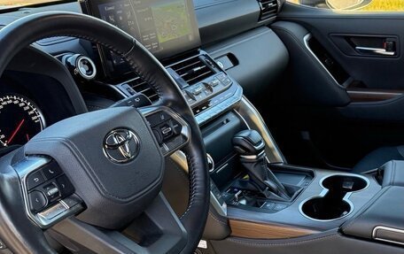 Toyota Land Cruiser, 2024 год, 13 900 000 рублей, 12 фотография