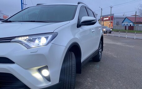 Toyota RAV4, 2017 год, 2 680 000 рублей, 8 фотография
