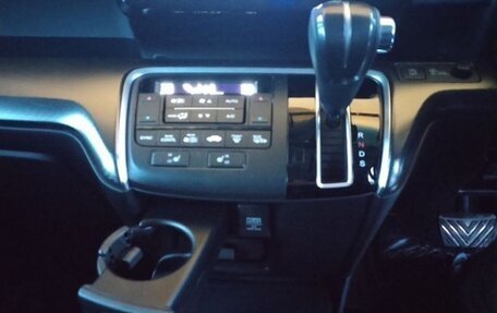 Honda Stepwgn IV, 2017 год, 2 350 000 рублей, 11 фотография