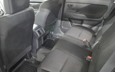 Mitsubishi Outlander III рестайлинг 3, 2019 год, 1 848 000 рублей, 11 фотография