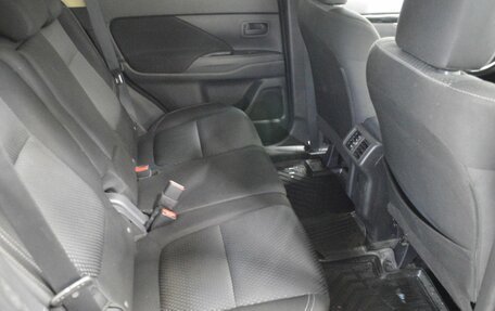 Mitsubishi Outlander III рестайлинг 3, 2019 год, 1 848 000 рублей, 13 фотография