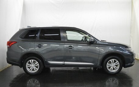 Mitsubishi Outlander III рестайлинг 3, 2019 год, 1 848 000 рублей, 4 фотография