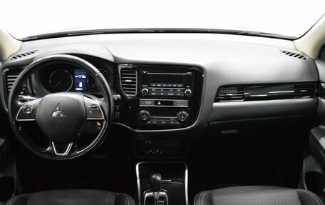 Mitsubishi Outlander III рестайлинг 3, 2019 год, 1 848 000 рублей, 14 фотография