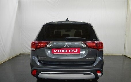 Mitsubishi Outlander III рестайлинг 3, 2019 год, 1 848 000 рублей, 6 фотография