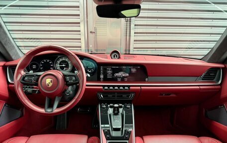 Porsche 911, 2020 год, 25 000 000 рублей, 14 фотография