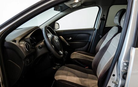 Renault Logan II, 2018 год, 800 000 рублей, 11 фотография