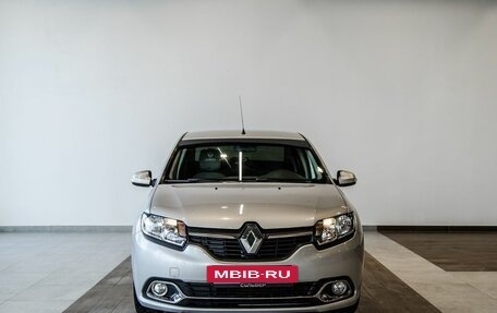 Renault Logan II, 2018 год, 800 000 рублей, 3 фотография