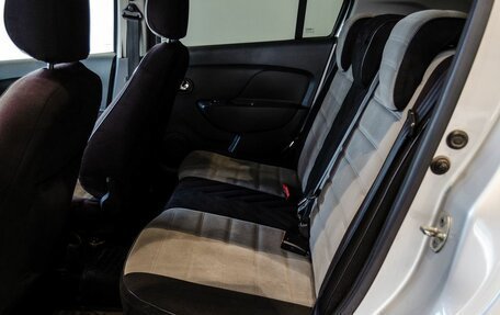 Renault Logan II, 2018 год, 800 000 рублей, 12 фотография