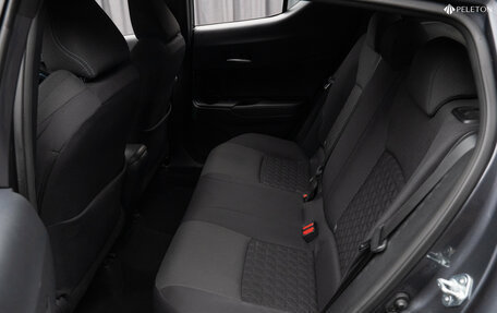 Toyota C-HR I рестайлинг, 2020 год, 2 610 000 рублей, 14 фотография