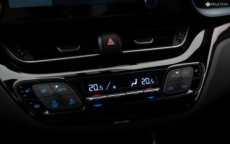 Toyota C-HR I рестайлинг, 2020 год, 2 610 000 рублей, 17 фотография