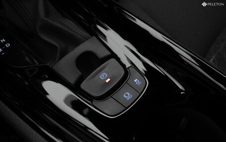 Toyota C-HR I рестайлинг, 2020 год, 2 610 000 рублей, 16 фотография