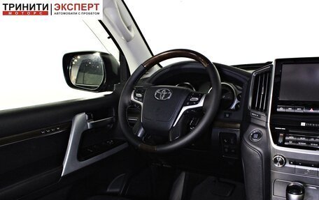 Toyota Land Cruiser 200, 2016 год, 5 390 000 рублей, 12 фотография