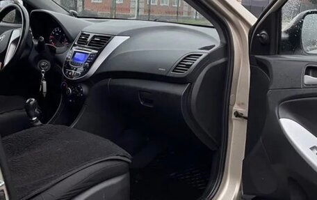 Hyundai Solaris II рестайлинг, 2012 год, 630 000 рублей, 7 фотография