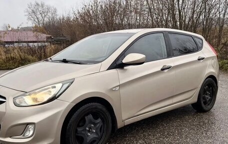Hyundai Solaris II рестайлинг, 2012 год, 630 000 рублей, 3 фотография