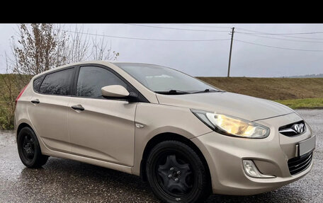 Hyundai Solaris II рестайлинг, 2012 год, 630 000 рублей, 2 фотография