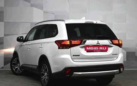Mitsubishi Outlander III рестайлинг 3, 2018 год, 2 250 000 рублей, 4 фотография