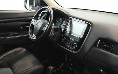 Mitsubishi Outlander III рестайлинг 3, 2018 год, 2 250 000 рублей, 12 фотография